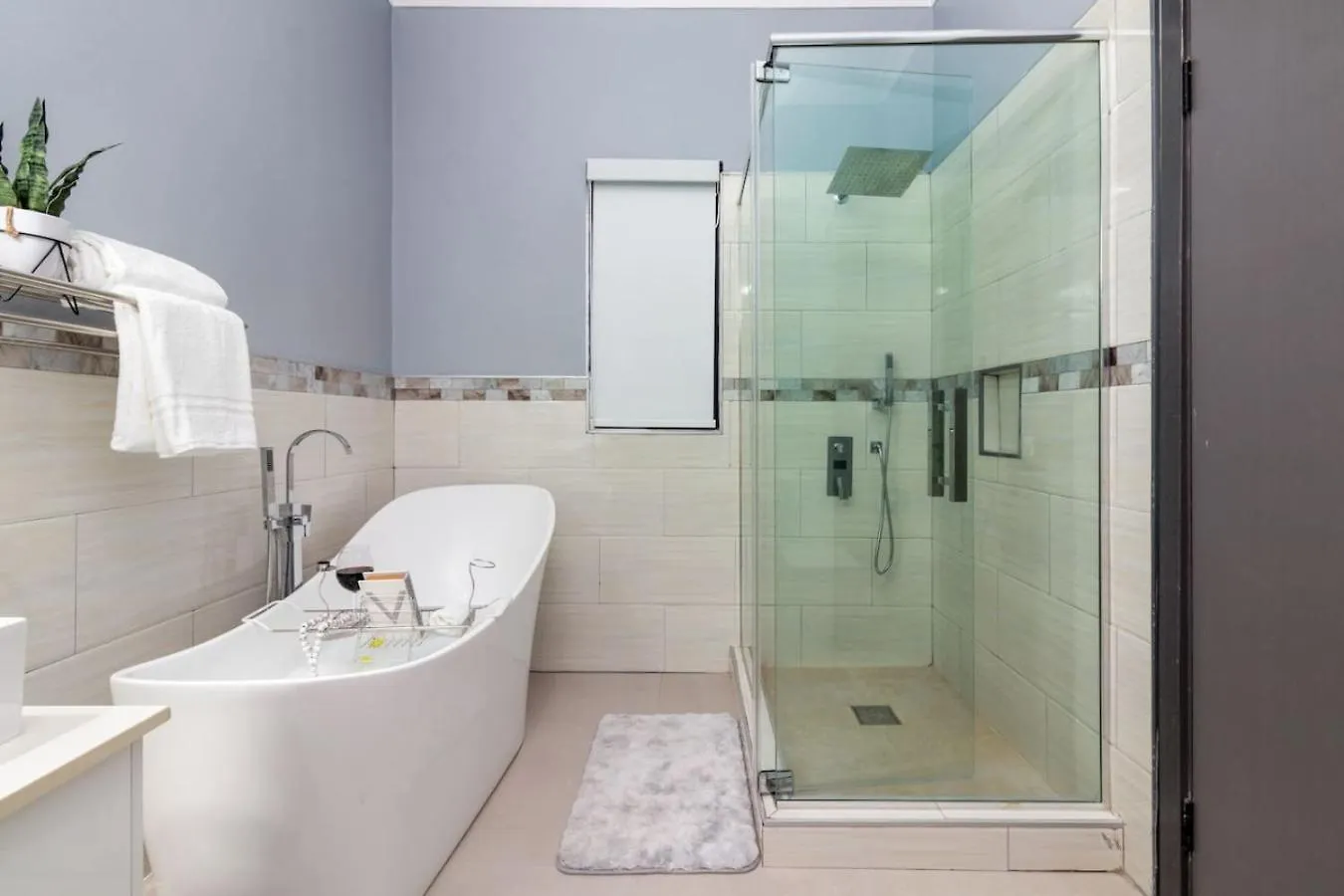 Coastal Escape In Riviera Tower Isle Beach Neaby St Mary